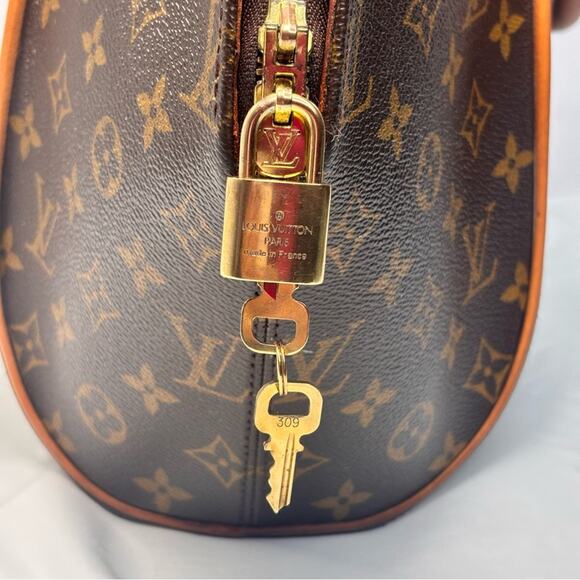 Louis Vuitton Monogram Ellipse MM with lock and Key with COA✨ - Picture 6 of 12